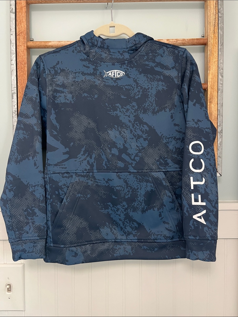 NWT Boys AFTCO youth, shadow, tactical hoodie navy, and blue camo size large